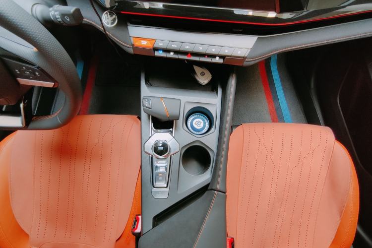 Used CHANGAN UNI-V 2025 1.5T 500Bar Prestige Sporty Version