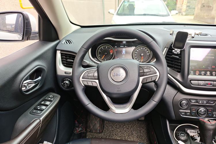 Used Jeep Cherokee 2016 2.4L Professional Smart Version