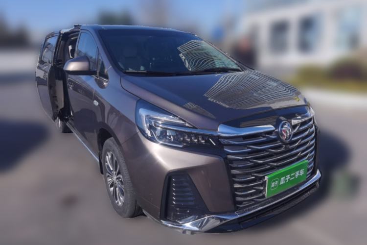 Used Buick GL8 2023 Land Executive Class Smart Enjoyment Model Front Right 45 Deg