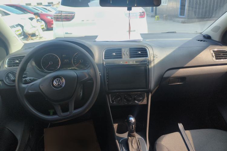 Used Volkswagen Polo 2014 1.4L Automatic Comfort Edition Center Console