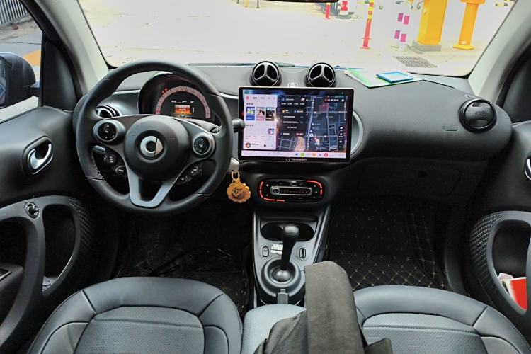 Used smart fortwo 2019 0.9T 66kW Hardtop Wind Power Edition China VI Center Console