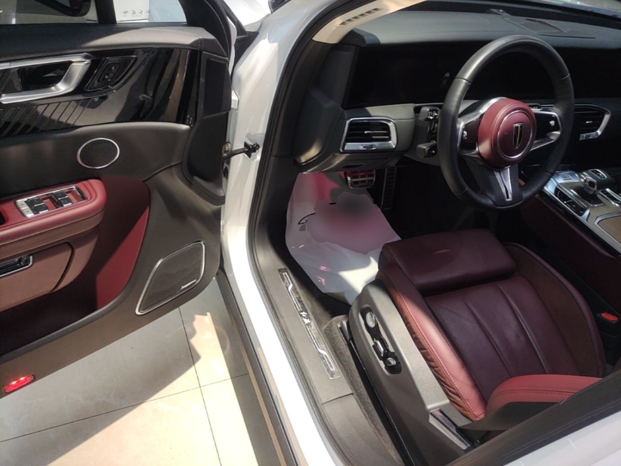 Hongqi E-HS9 2022 690 km Range Flagship Edition Six Seats — снимка 18