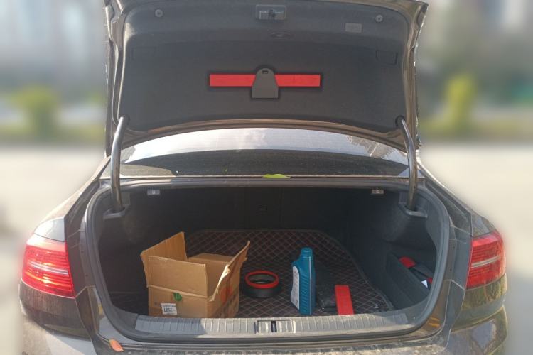 Used Volkswagen Magotan 2017 330TSI DSG Leading Model Trunk