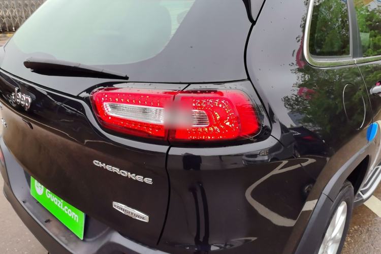 Used Jeep Cherokee 2016 2.0L Superior Edition Right Rear Taillight