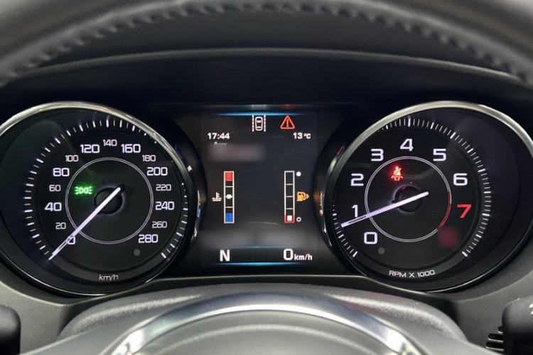 Used Jaguar XE 2015 2.0T 240 PS R-Sport
