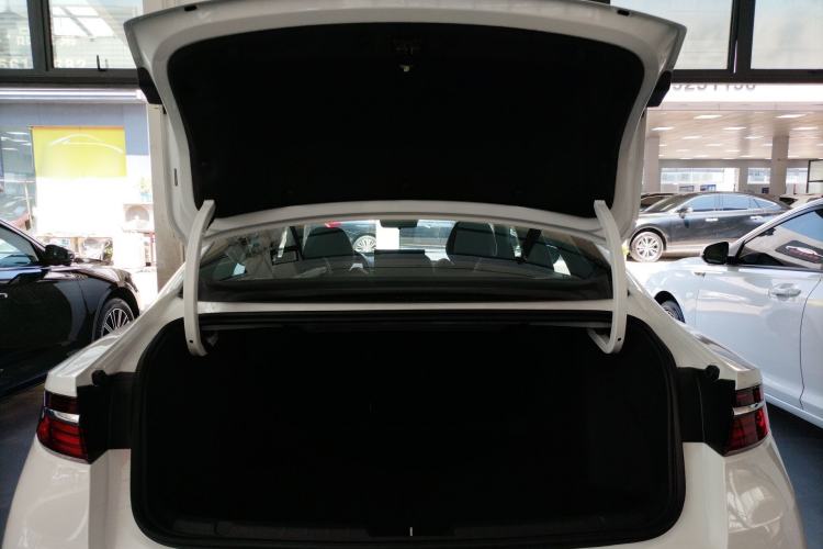 Used Geely Auto Preface 2026 Model Oriental Yao 1.5TD Fuyao Edition Trunk