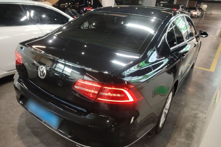 Used Volkswagen Magotan 2018 330TSI DSG Luxury Model Rear Right 45 Deg