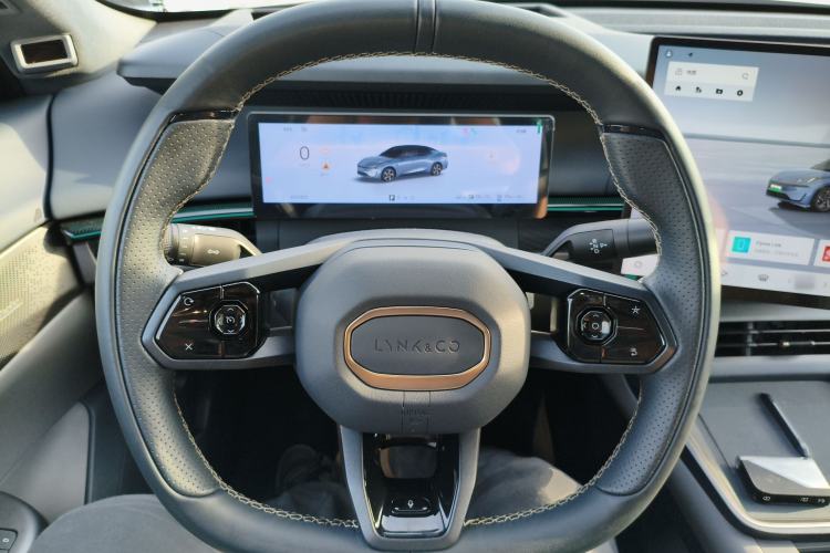 Used Lynk & Co 07 2024 EM-P 126 Long-Range Ultra Steering Wheel