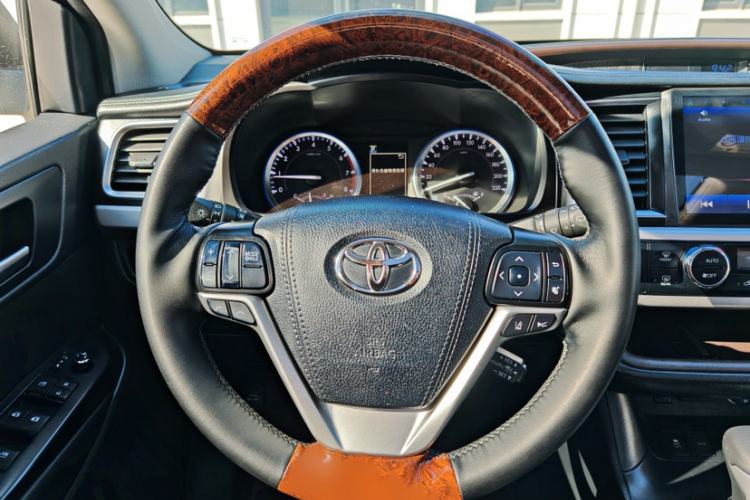 Used Toyota Highlander 2018 2.0T Four-Wheel Drive Luxury Version 7 Seats China VI Standard
