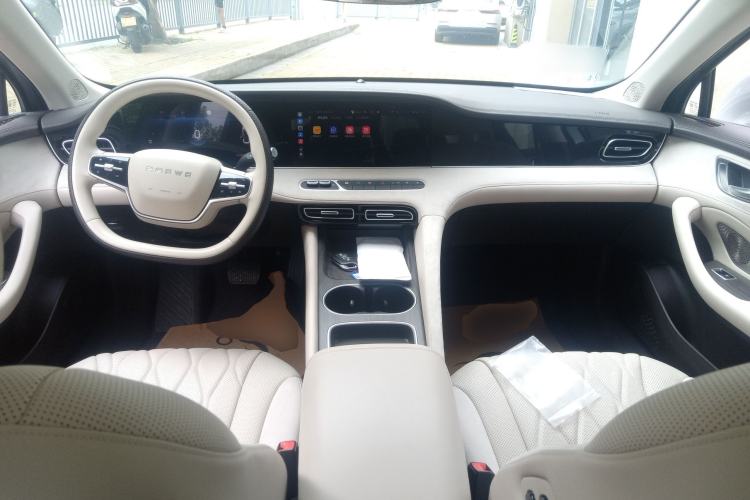 Used Roewe D7 2023 DMH 125km Flagship Edition Center Console