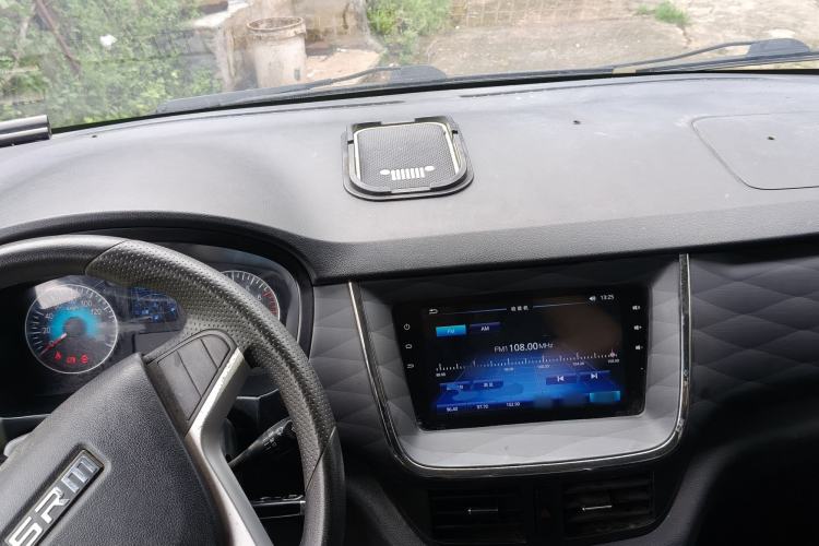 Used Jinbei Gold Hiace 2021 1.5L Passenger Van Travel Lion 6-Seater Center Console