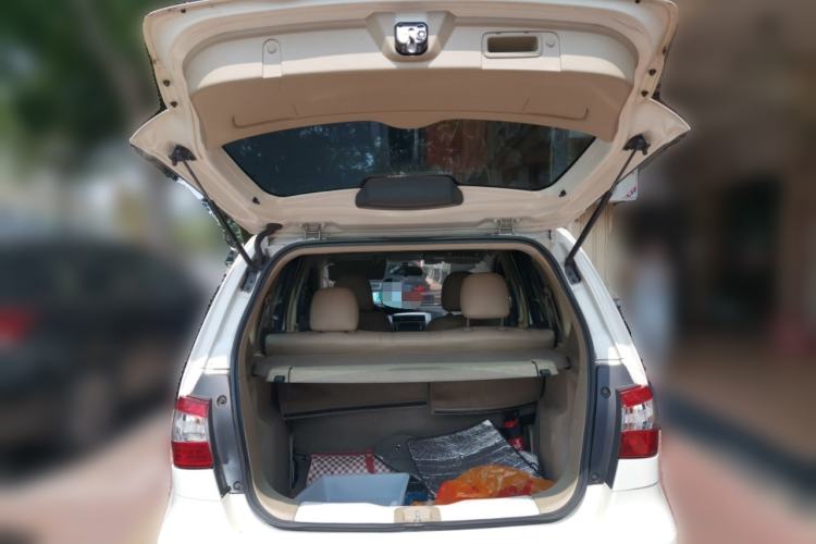 Used Nissan Livina 2013 1.6XE CVT Comfort Edition Trunk