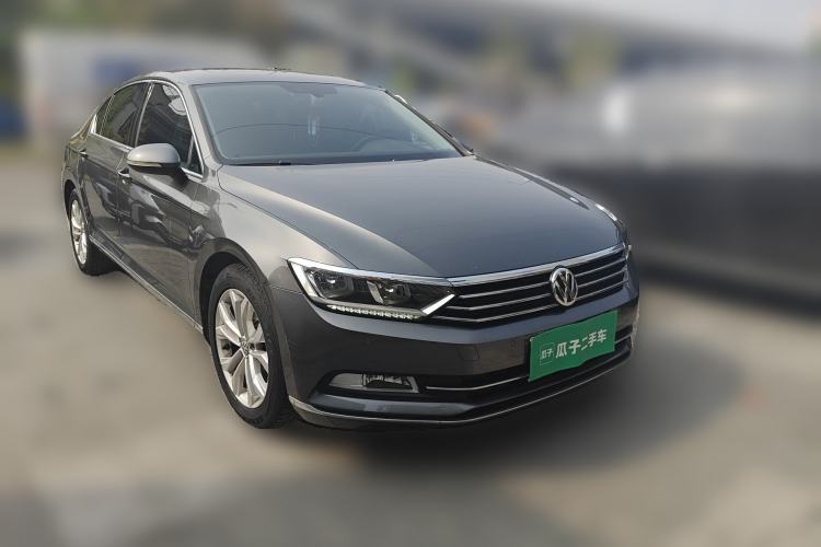 Used Volkswagen Magotan 2017 330TSI DSG Luxury Model Front Right 45 Deg