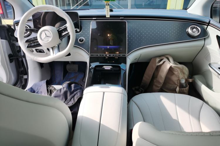 Used Mercedes-Benz EQE 2022 350 Luxury Edition Center Console