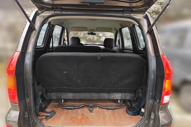 Used Dongfeng Fengon 330 2014 1.2L Manual Practical Version DK12-07 Trunk