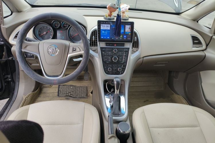 Used Buick GT 2013 GT 1.6L Automatic Fashion Edition Center Console