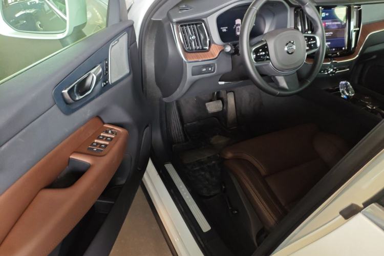 Used Volvo XC60 New Energy 2025 Plug-in Hybrid Long-Range All-Wheel Drive Smart Luxury Edition