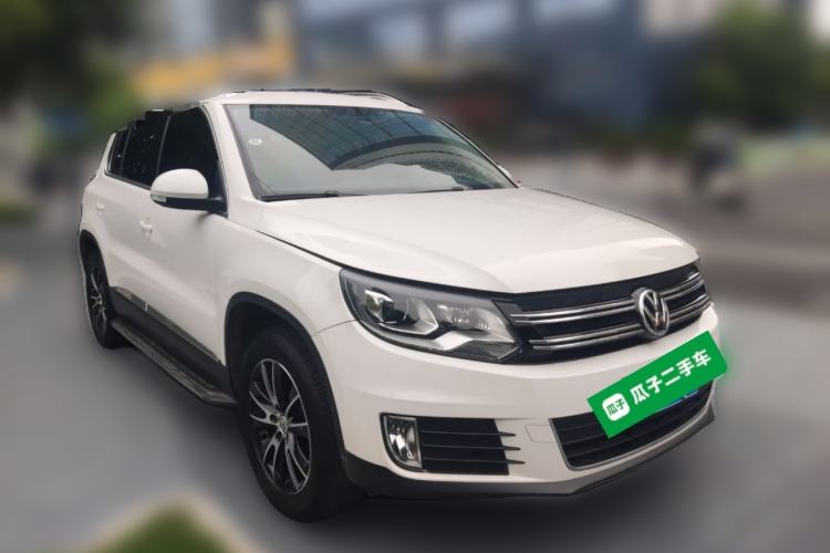 Used Volkswagen Tiguan 2015 1.8TSI Automatic All-Wheel-Drive Luxury Model Front Right 45 Deg