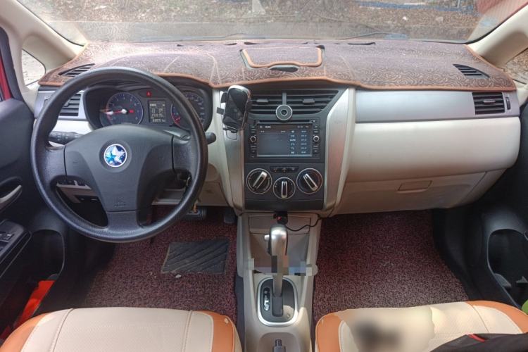 Used Venucia R50 2015 1.6L Automatic Fashion Edition
