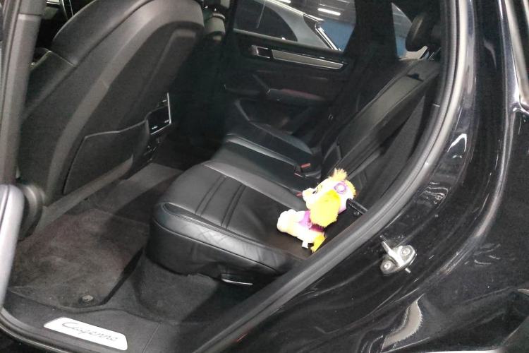 Used Porsche Cayenne E-Hybrid 2019 Cayenne E-Hybrid 2.0T Left Rear Seat