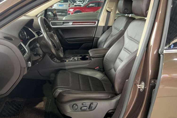 Used Volkswagen Touareg 2011 3.0 TSI Standard Version
