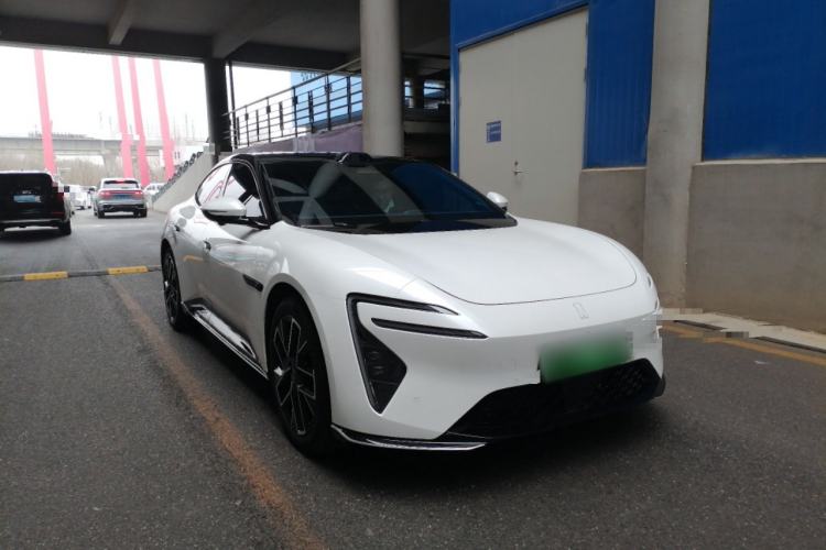 Used Avatr 06 2025 Max Extended-Range Edition Front Right 45 Deg