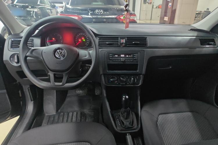 Used Volkswagen Santana 2016 1.6L Automatic Fashion Edition Center Console