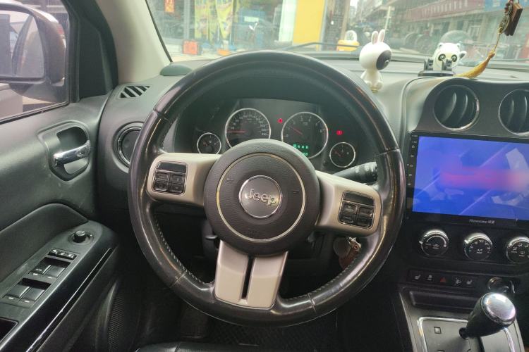 Used Jeep Compass 2012 2.4L four-wheel drive luxury version

