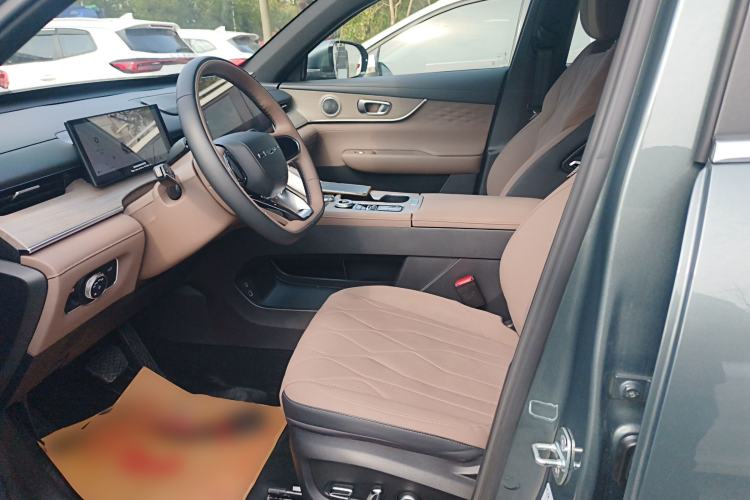 Used Chery Tiggo 8 PLUS 2025 290TGDI DCT Prestige 5-Seater
