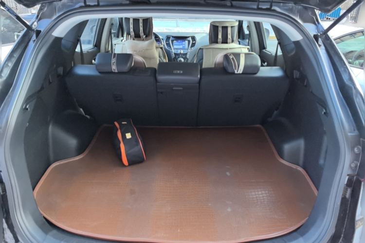 Used Hyundai Santa Fe 2013 Revised Version 2.4L Automatic All-Wheel Drive Smart Type Trunk