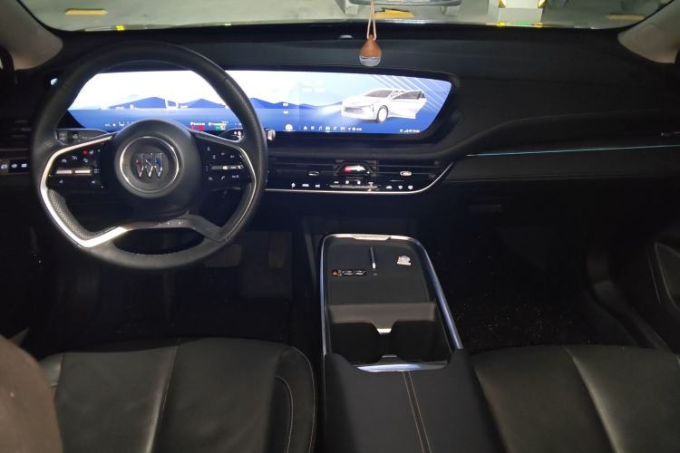 Used Buick LaCrosse 2024 28T Luxury Edition Center Console