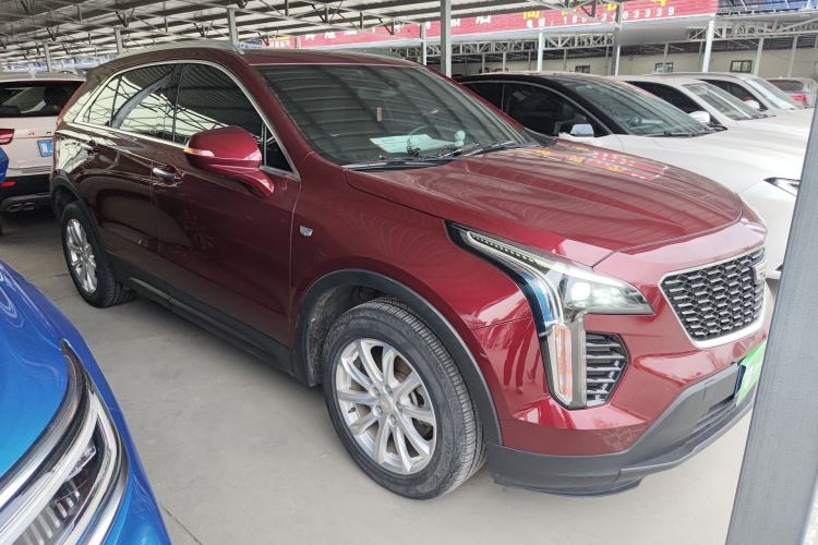 Used Cadillac XT4 2018 28T Two-Wheel Drive Tech Version Front Right 45 Deg