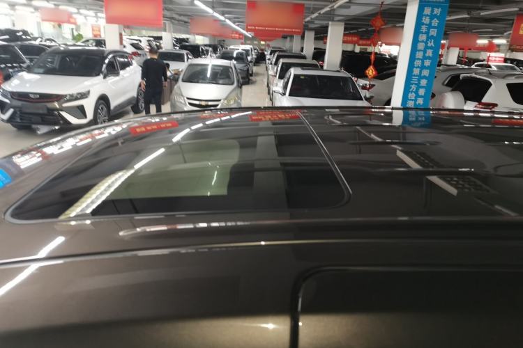 Used Buick GL8 2023 Facelifted Land Cruiser Executive Luxury Version Roof