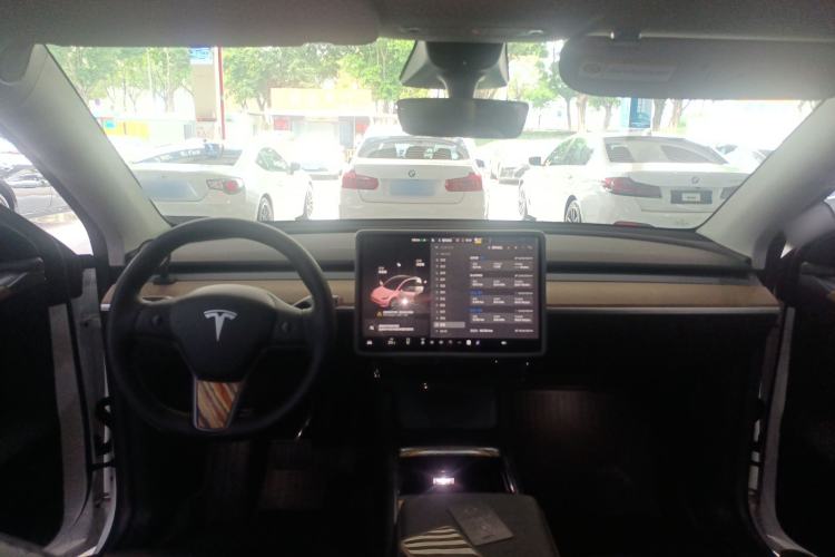 Used Tesla Model Y 2022 Long-Range All-Wheel-Drive Version
