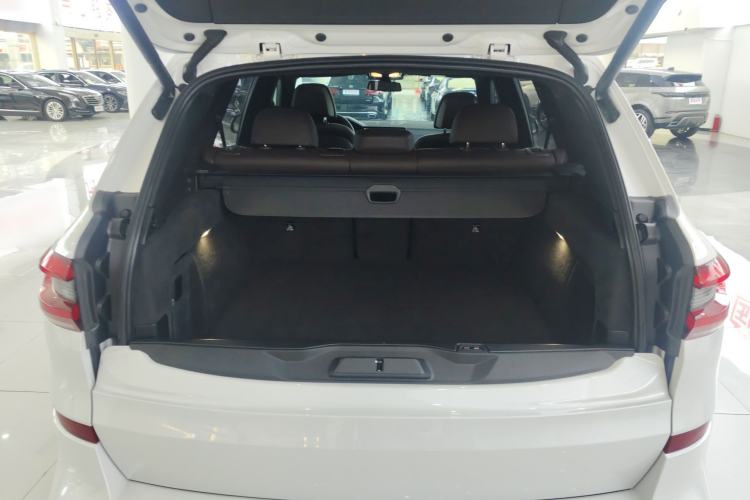 Used BMW X5 2022 xDrive 40Li Luxury Edition M Sport Package Trunk