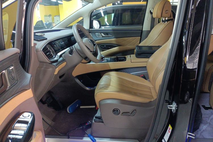 Used Denza D9 2022 EV 600 Four-Wheel Drive Flagship Model