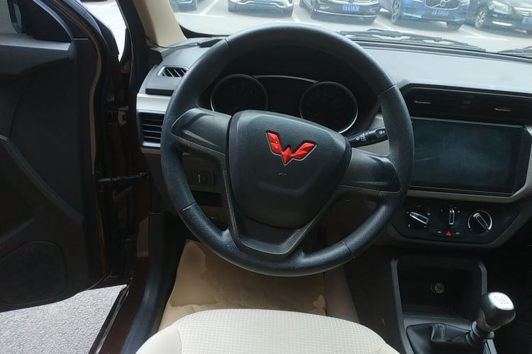 Used Wuling Hongguang 2021 1.5L Revised S Standard Version with Electric Power Steering LAR Steering Wheel