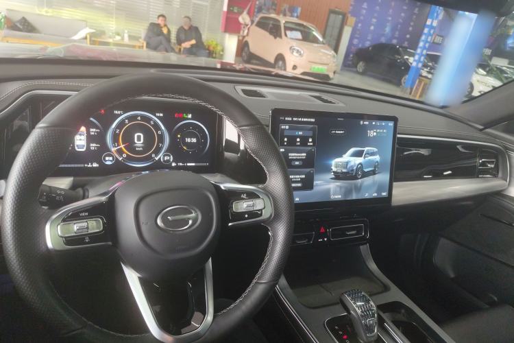 Used GAC Trumpchi GS8 2025 Linghang Series 2.0 TGDI Two-Wheel-Drive Luxury Edition 5 Seats Center Console