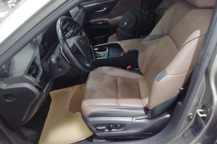 Used Lexus ES 2022 200 Excellence Edition
