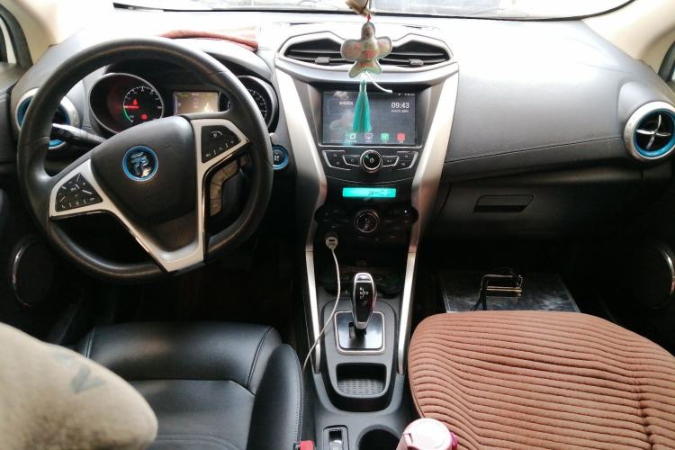 Used BYD Yuan New Energy 2018 EV360 Smart Connect Cool Edition Center Console