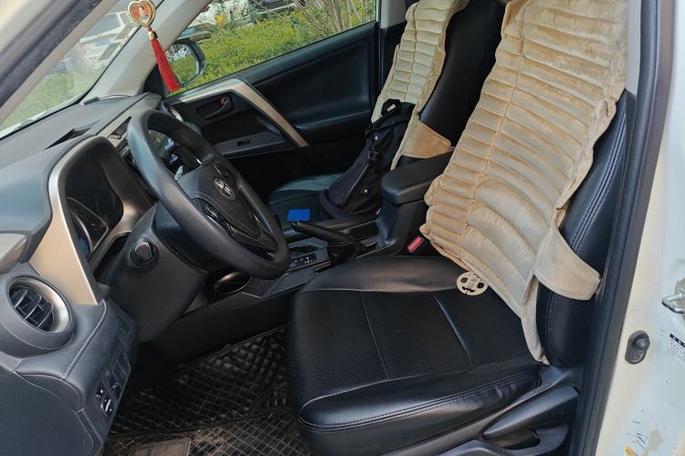 Used Toyota RAV4 2015 2.0L CVT Two-Wheel Drive Fashion Edition
