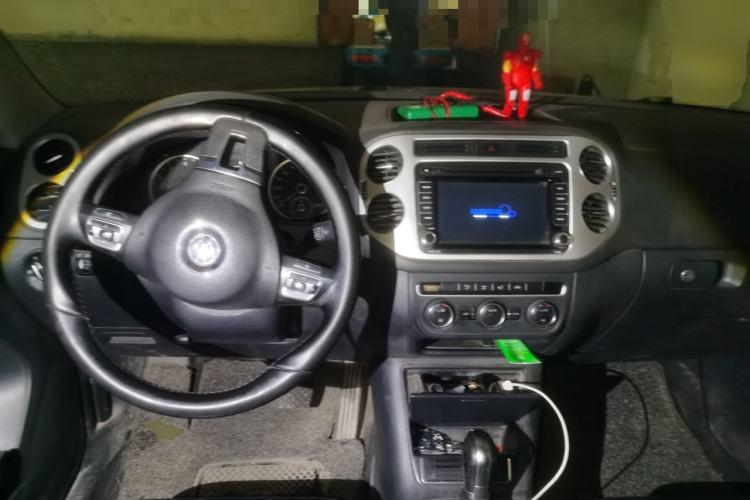 Used Volkswagen Tiguan 2015 1.8TSI Automatic Two-Wheel Drive Comfort Edition Center Console