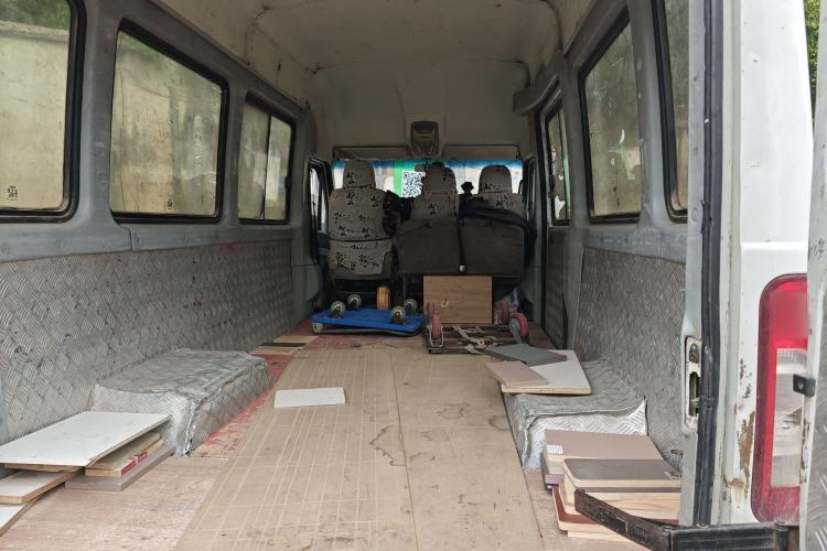 Used Iveco Power Daily 2017 2.5T Deluxe A32 Mid-Roof 5-7 Seater 47Z5 Passenger Van