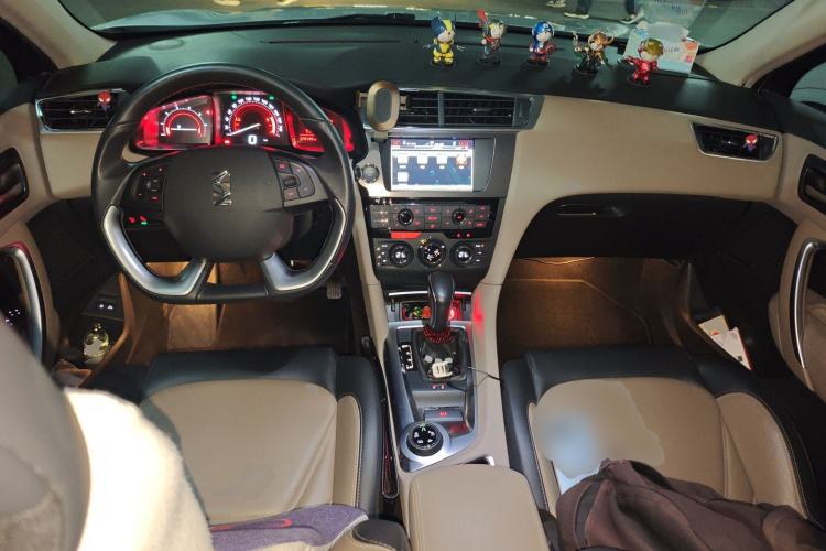 Used DS 6 2016 1.6T Luxury Edition THP160 Center Console