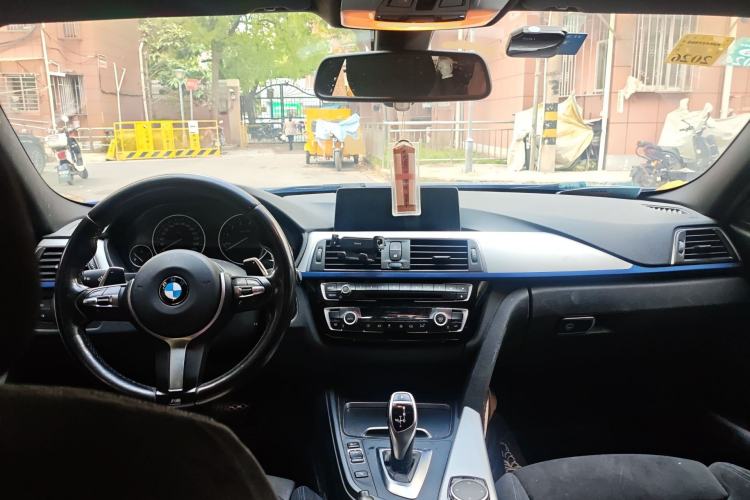 Used BMW 3 Series 2016 320i M Sport Center Console