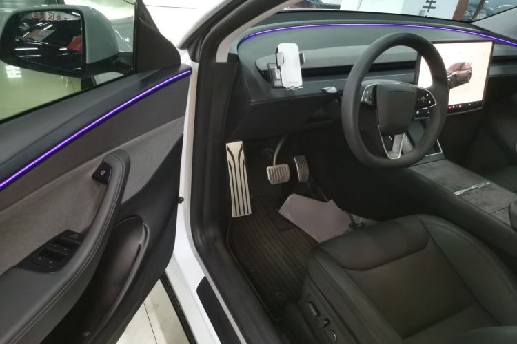 Used Tesla Model Y 2025 Rear-Wheel-Drive Version
