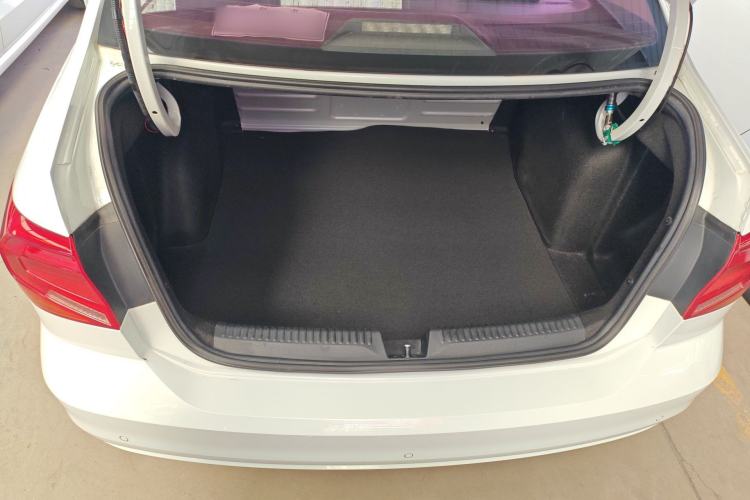 Used Volkswagen Jetta 2019 Dream Edition 1.5L Manual Fashion Version
