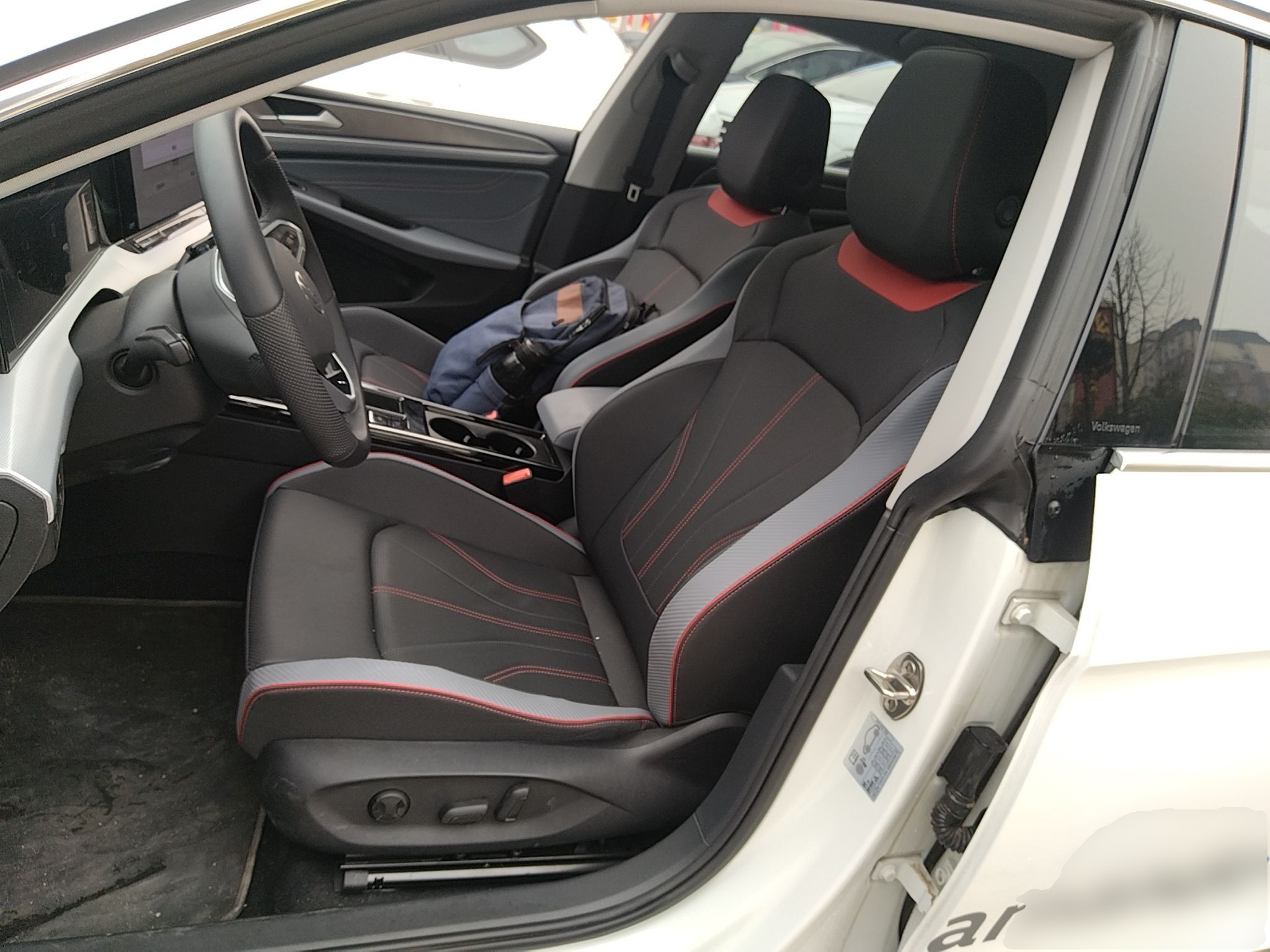 Переднее сиденье в автомобиле