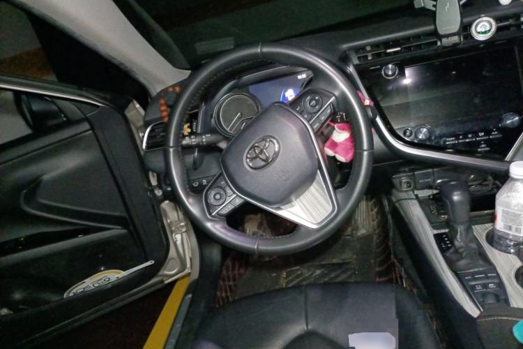 Used Toyota Camry 2019 Dual-Engine 2.5 HG Luxury Edition China V Standard Steering Wheel