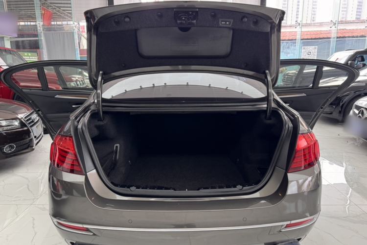 Used BMW 5 Series 2014 535Li Leading Model Trunk